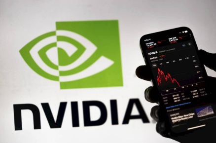 Read more about the article चीन की DeepSeek AI का धमाका: NVIDIA के शेयरों में भारी गिरावट